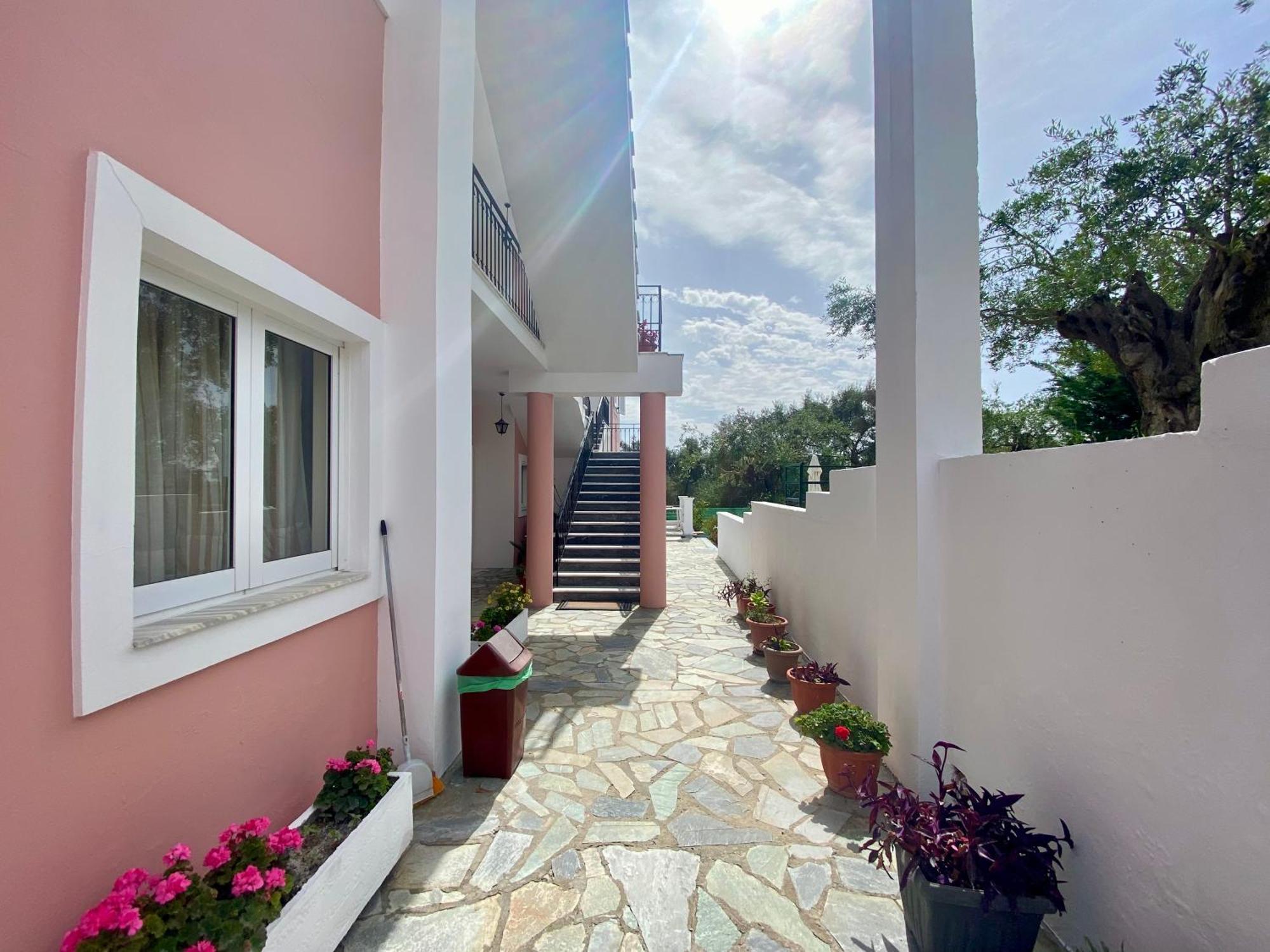 Thomas Apartments Dassia  Bagian luar foto