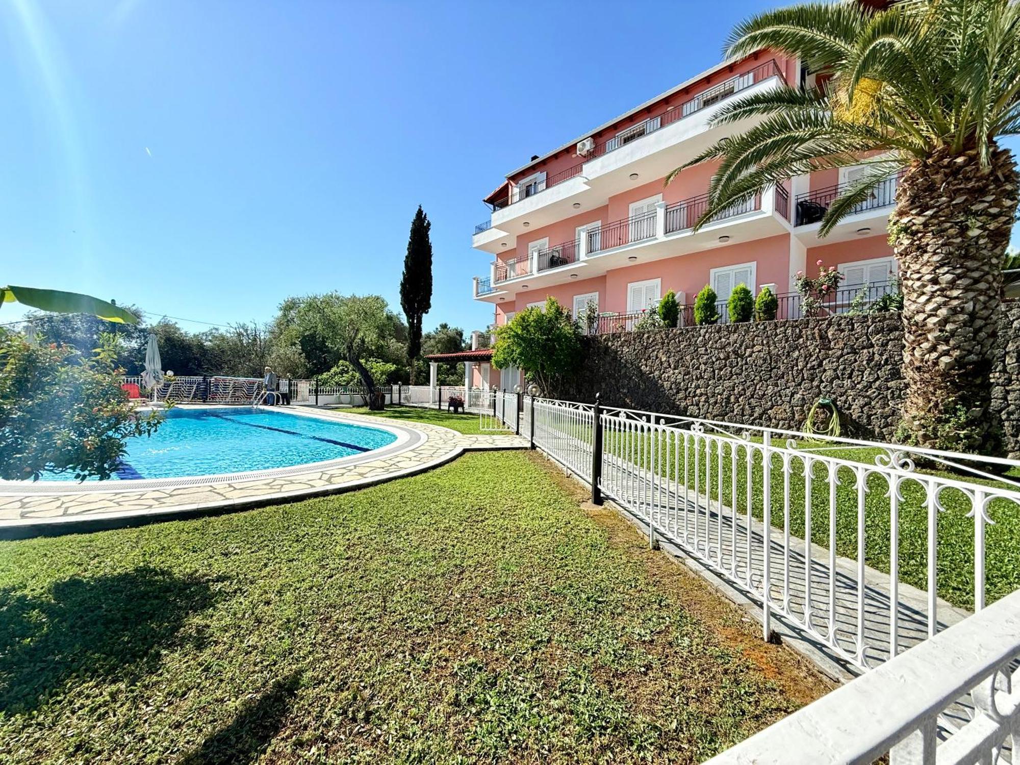 Thomas Apartments Dassia  Bagian luar foto
